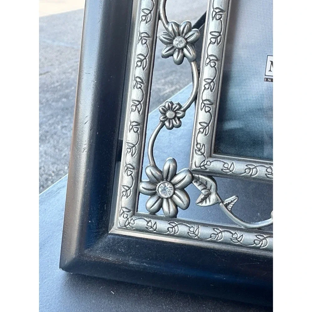 Malden 5x7 Photo Frame Prairie Gardens Floral Metal Silver Black Tabletop